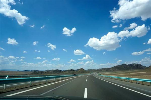 新疆-星哈高速